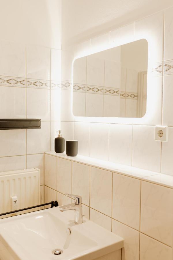 Design Apartment Stadtfeld-Ost Mit Netflix & 2 Schlafzimmern Магдебург Екстериор снимка